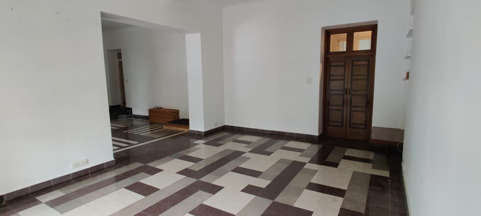 3½ BHK Semi Furnished in Breach Candy House